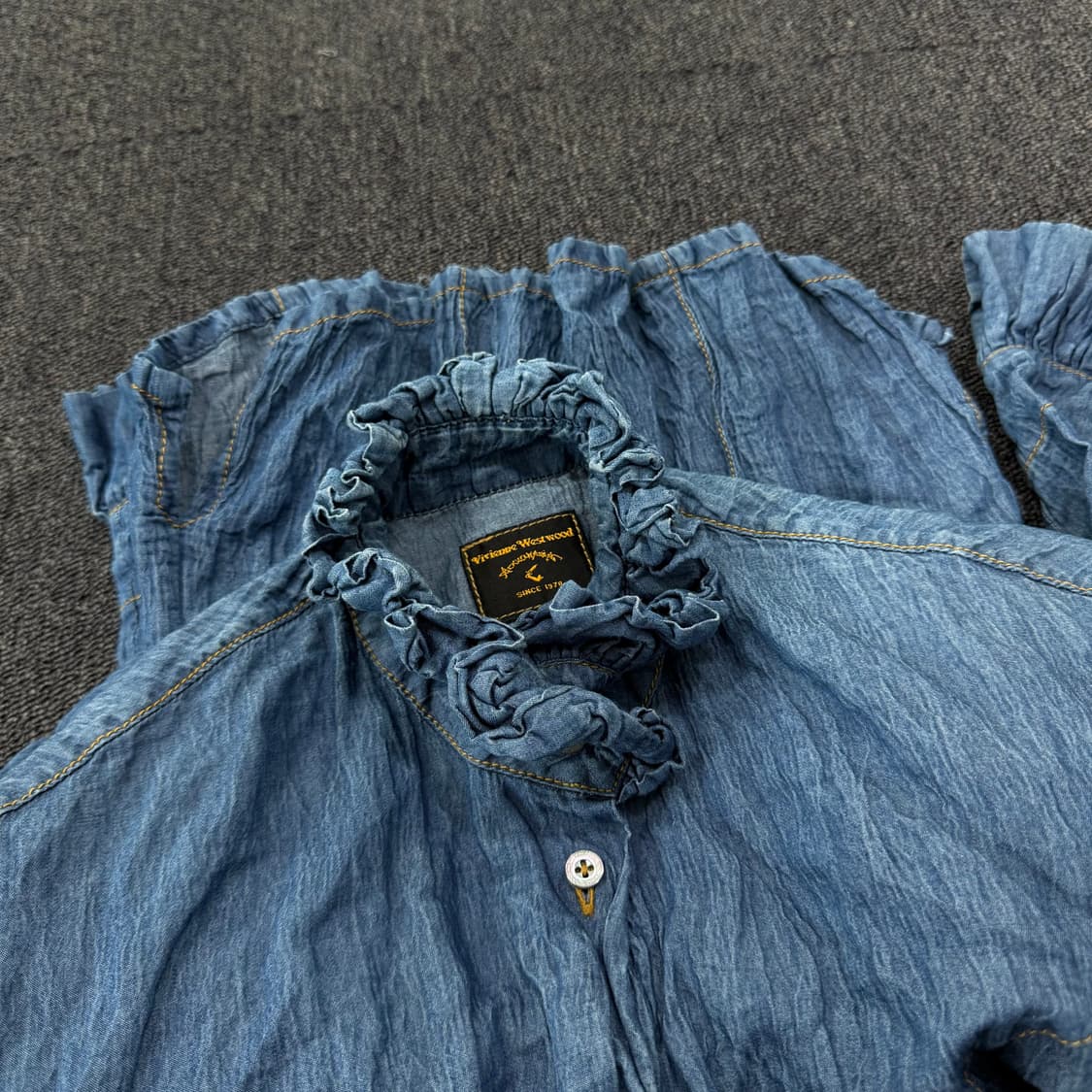 비비안웨스트우드 하이넥러플 퍼프소매 셔츠 상품이미지9