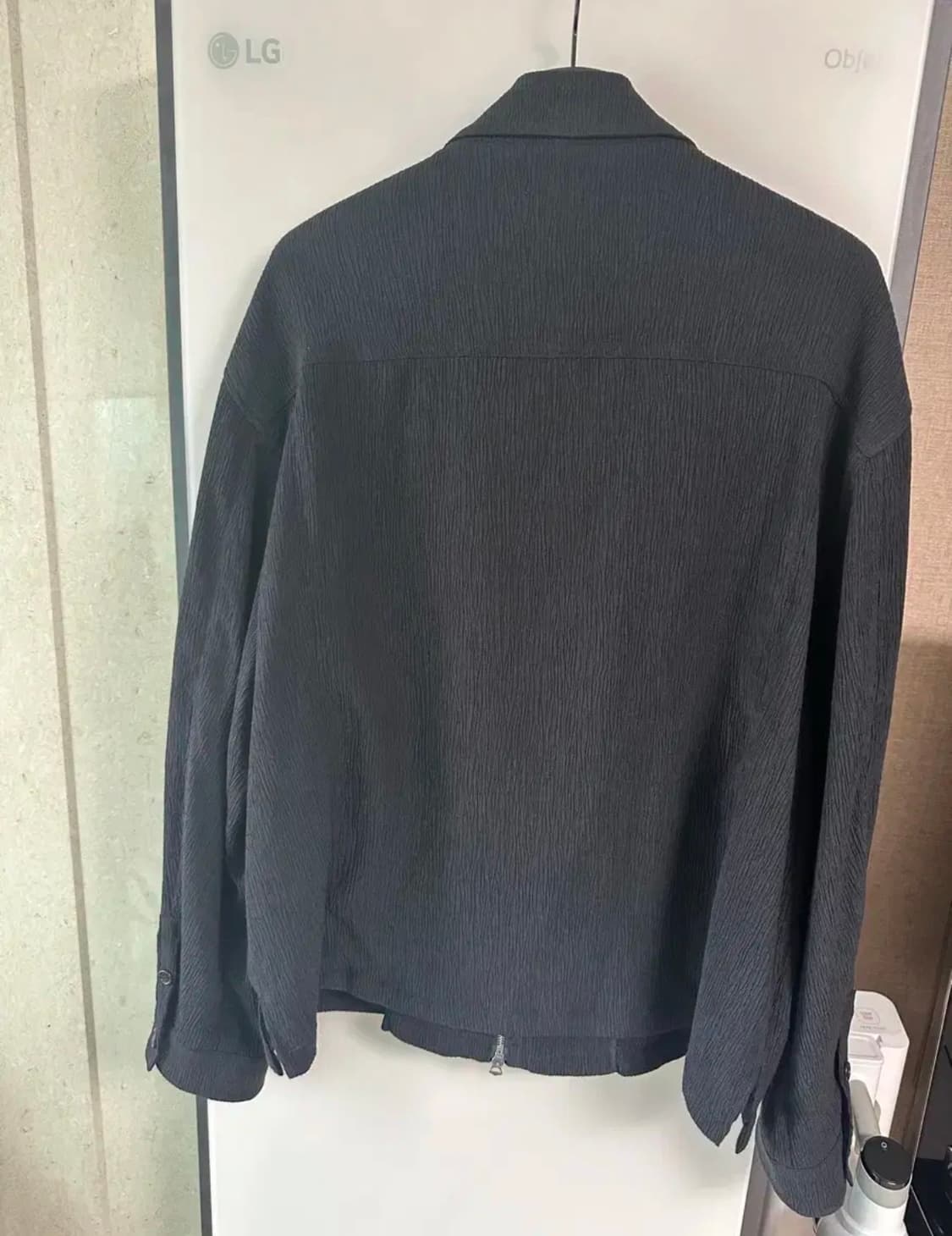 [52] 솔리드옴므 23SS 크리즈 플리츠 투 포켓 점퍼 블랙 상품이미지2