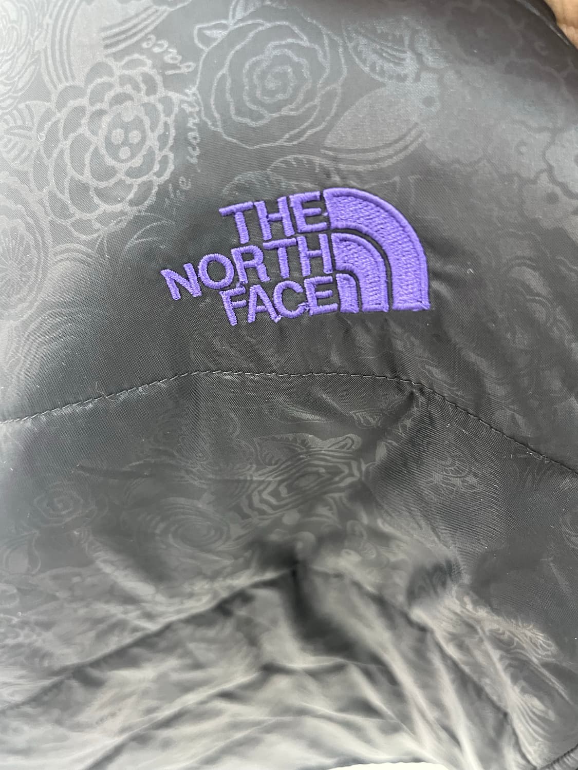 노스페이스 블랙 퍼플 자수로고 페이즐리 플라워패턴(90) 상품이미지7