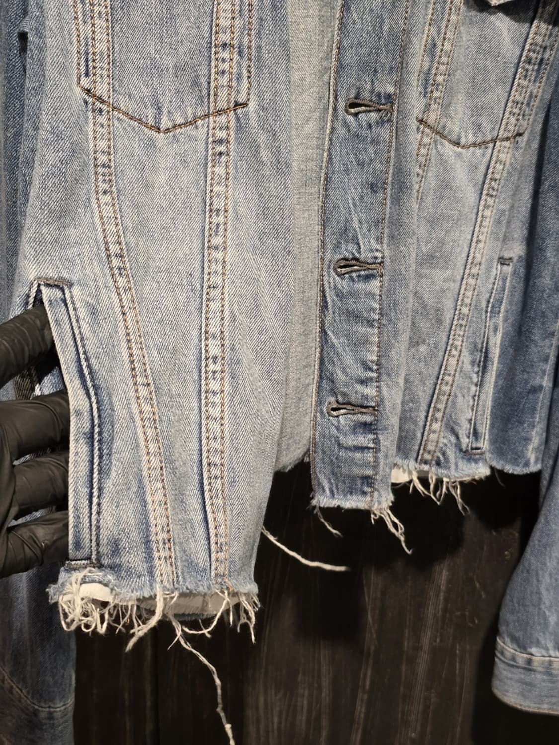 Distressed Denim Trucker Jacket 상품이미지4