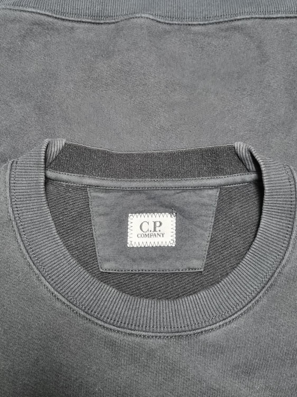 cp컴퍼니 맨투맨 상품이미지3