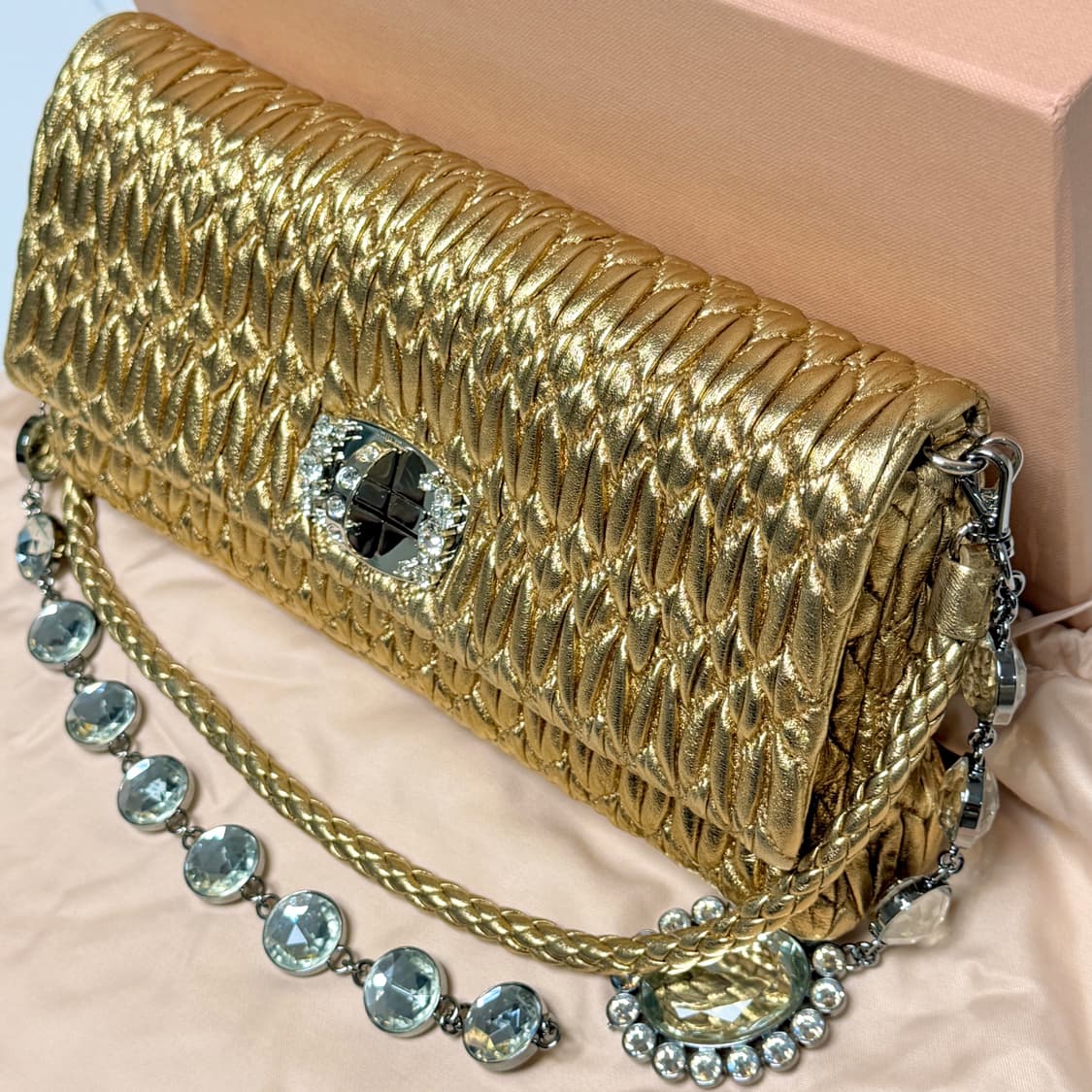  미우미우 RP0169 마테라쎄 스왈로브스키 크리스탈 골드 클러치 & 숄 상품이미지4