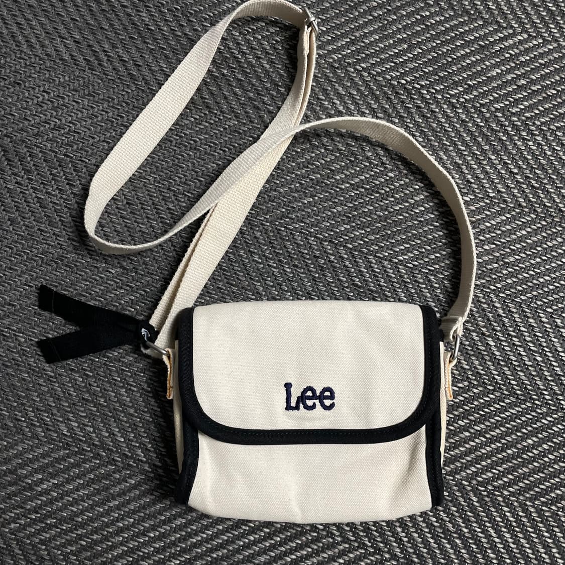 Lee 자수 이지 미니 크로스백 아이보리o 5644 상품이미지1