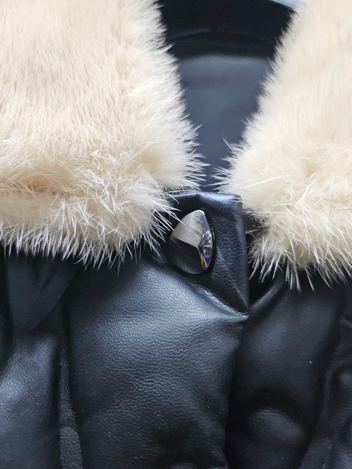 더 아이잗 밍크 카라 퀼팅 가죽 롱 구스패딩 코트 상품이미지2