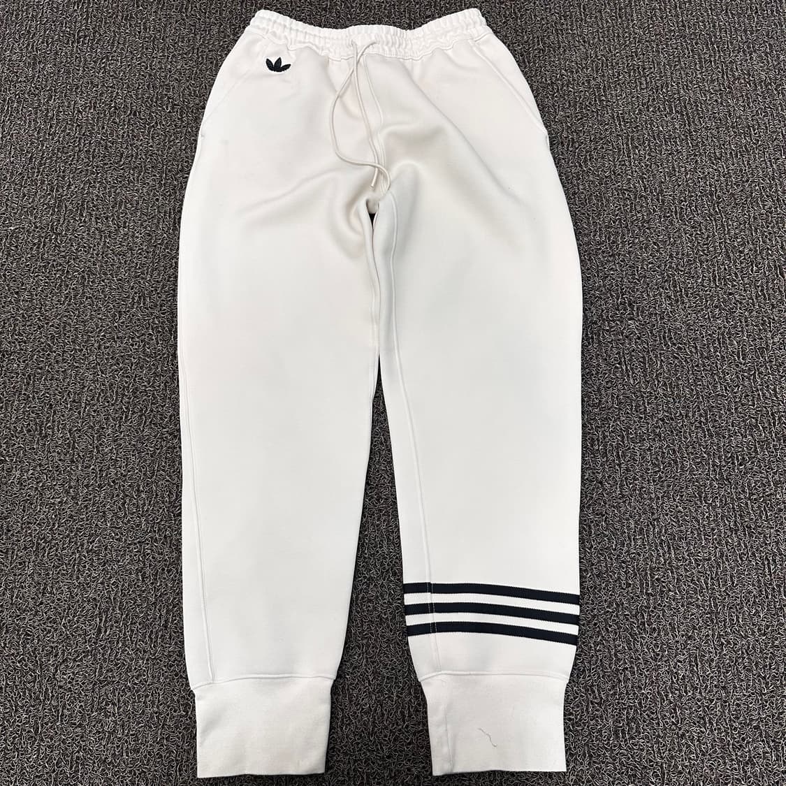 아디다스 뉴클래식스 트랙 조거팬츠 운동복 M 상품이미지3