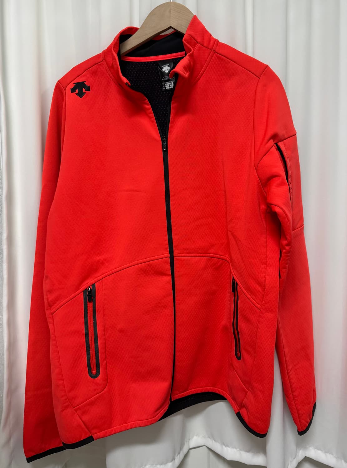 데상트 애슬레틱 트랙 자켓 상품이미지4