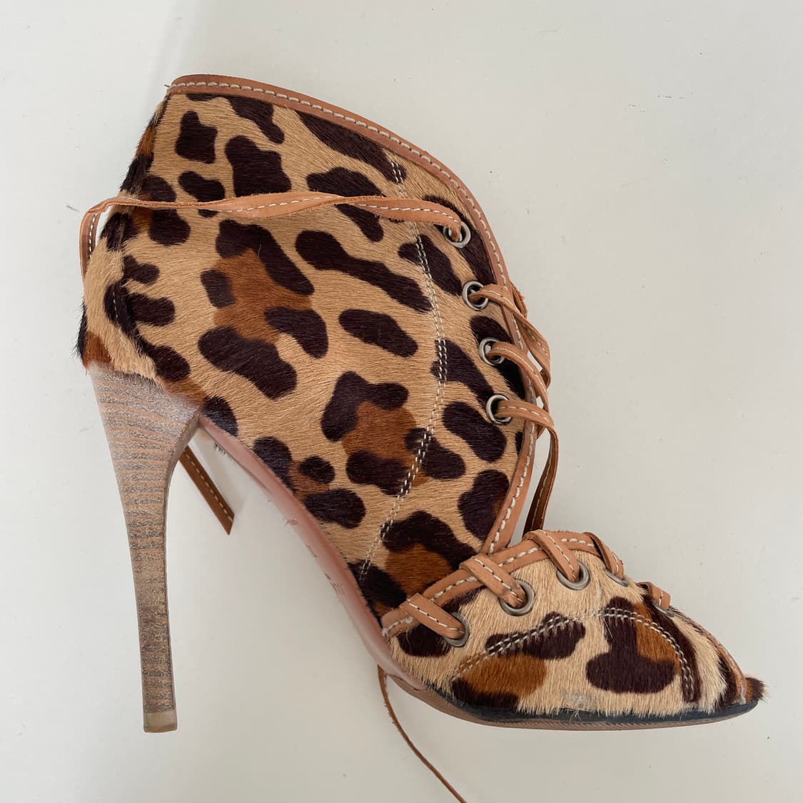 알라이아 35 1/2,225mm 레오파드 송아지 털 레이스업 힐 상품이미지4