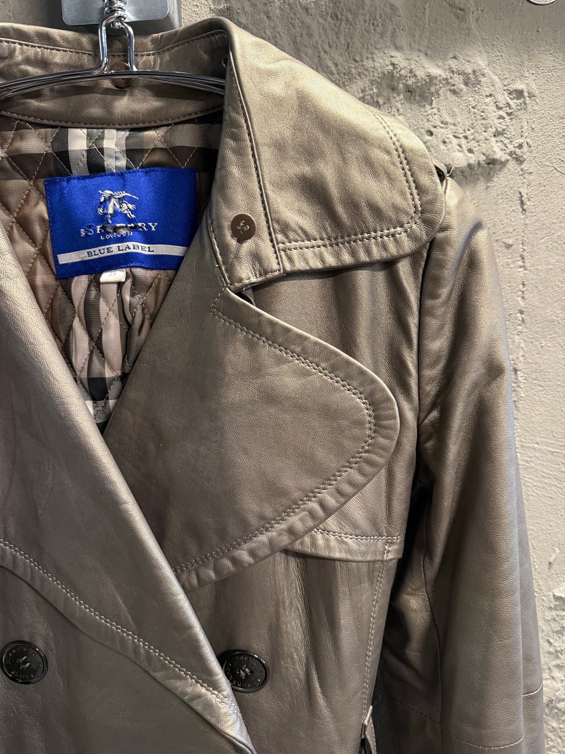 55 버버리 BURBERRY 양가죽 더블 트렌치코트 올리브그레이 상품이미지4