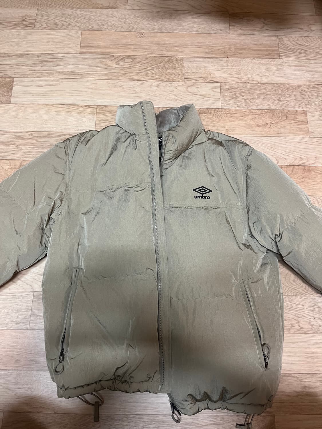 엄브로 구스다운 패딩 베이지 상품이미지1