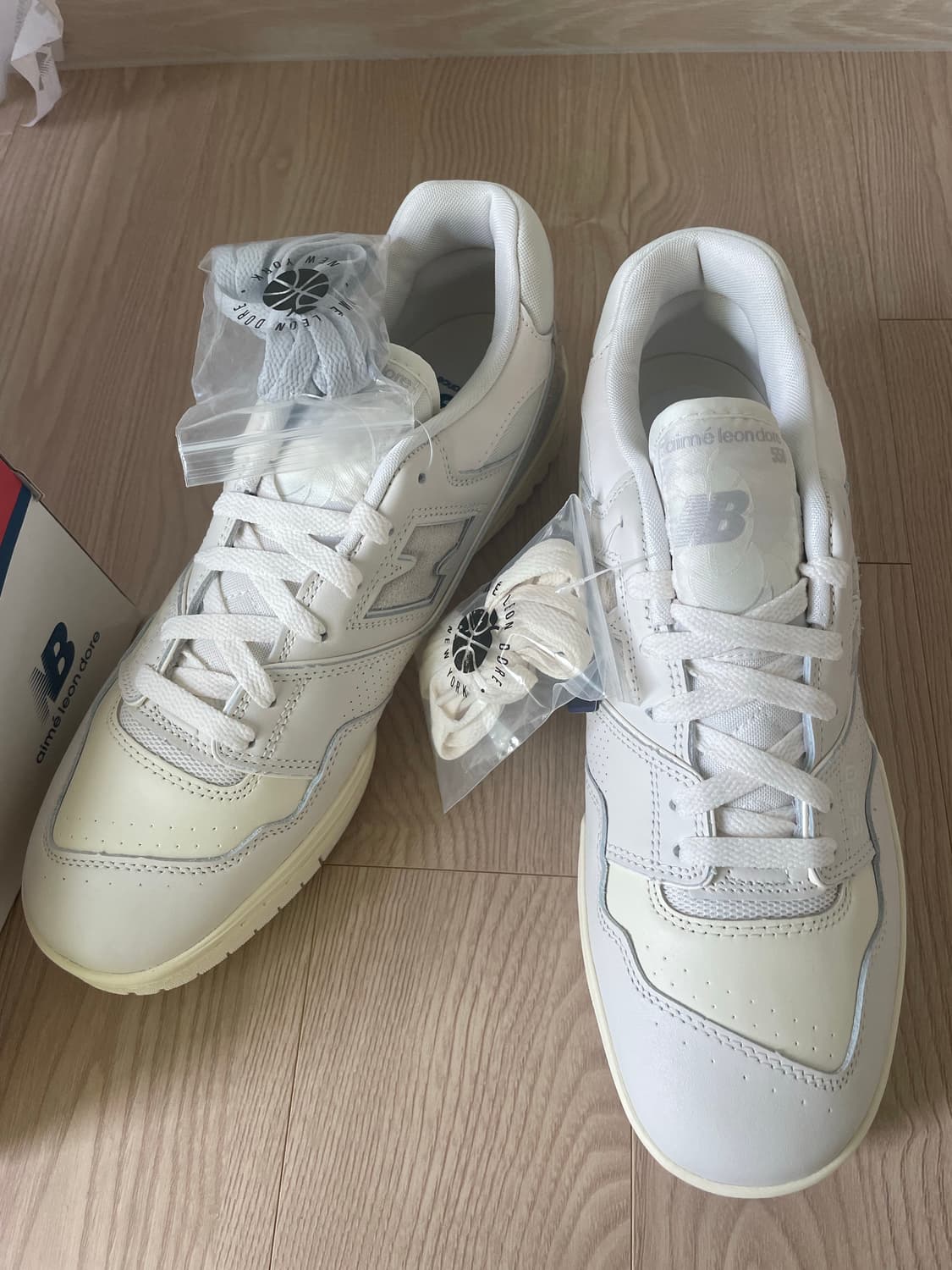 뉴발란스 x 에메 레온 도르 550 화이트 레더 상품이미지1