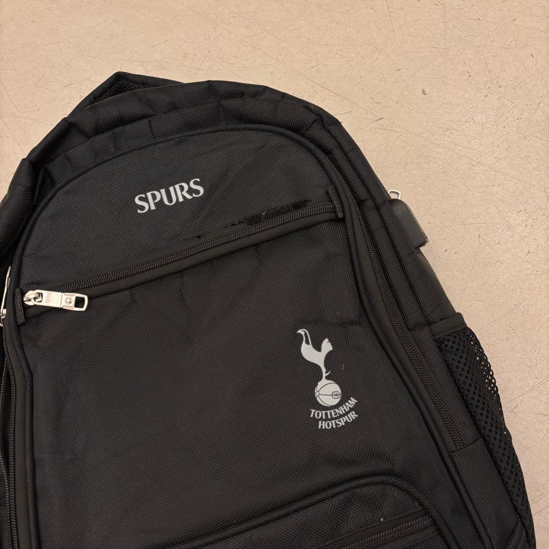 토트넘 훗스퍼 블랙 백팩 상품이미지2
