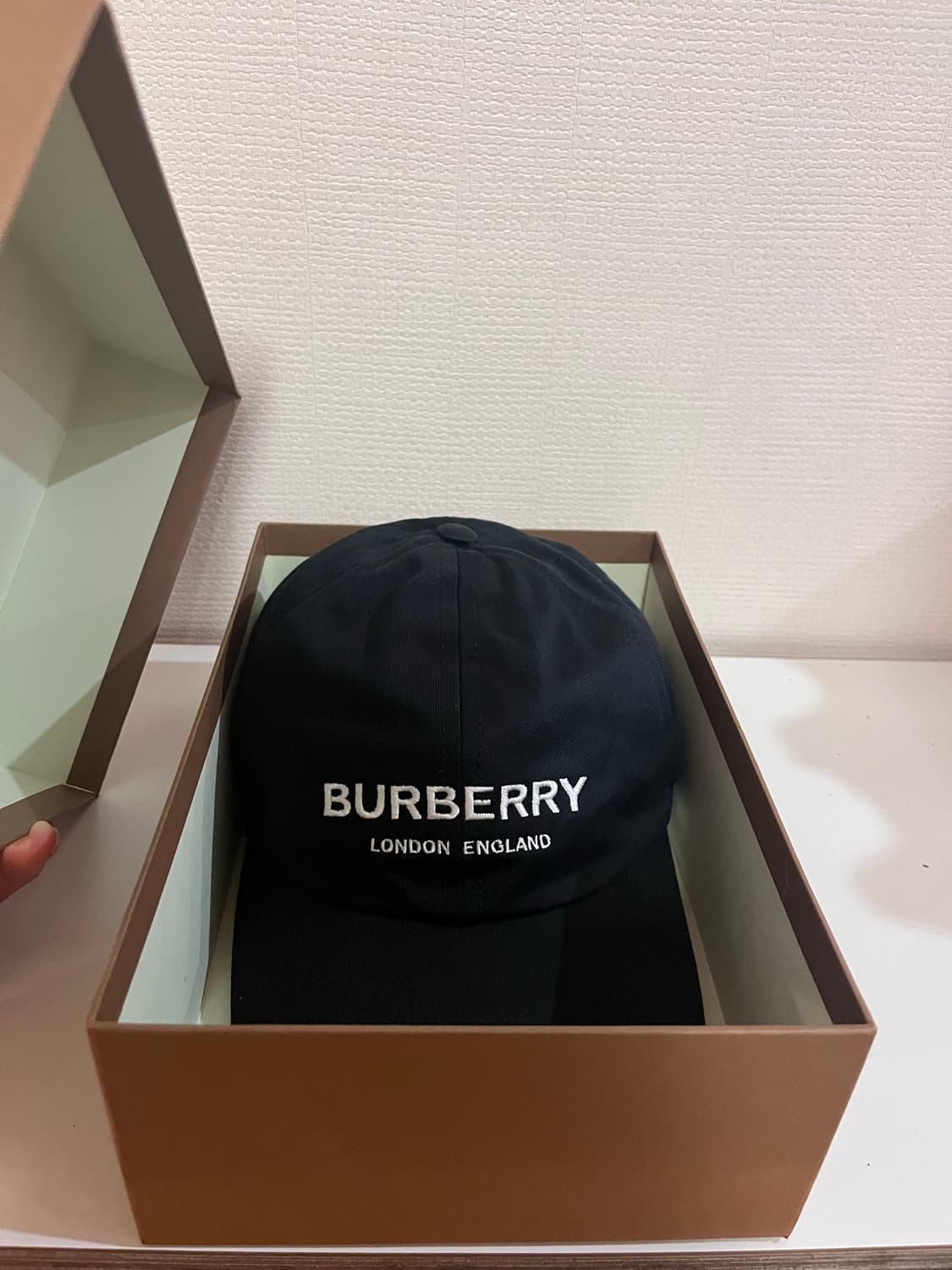 버버리 로고 자수 볼캡 블랙 8010635 상품이미지3