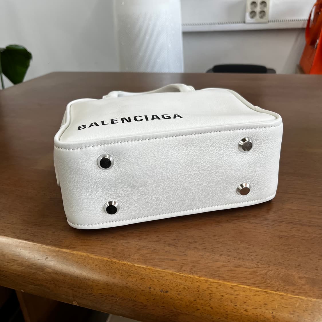 발렌시아가 트라이앵글 스퀘어백 XS 상품이미지5