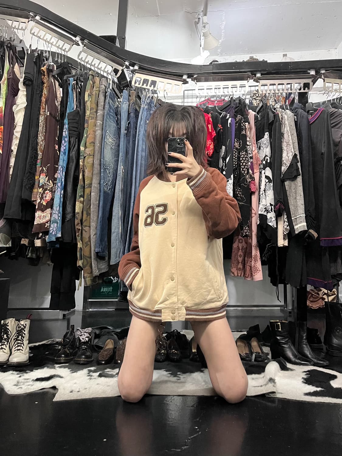 베이지 자수 바시티 자켓 상품이미지1
