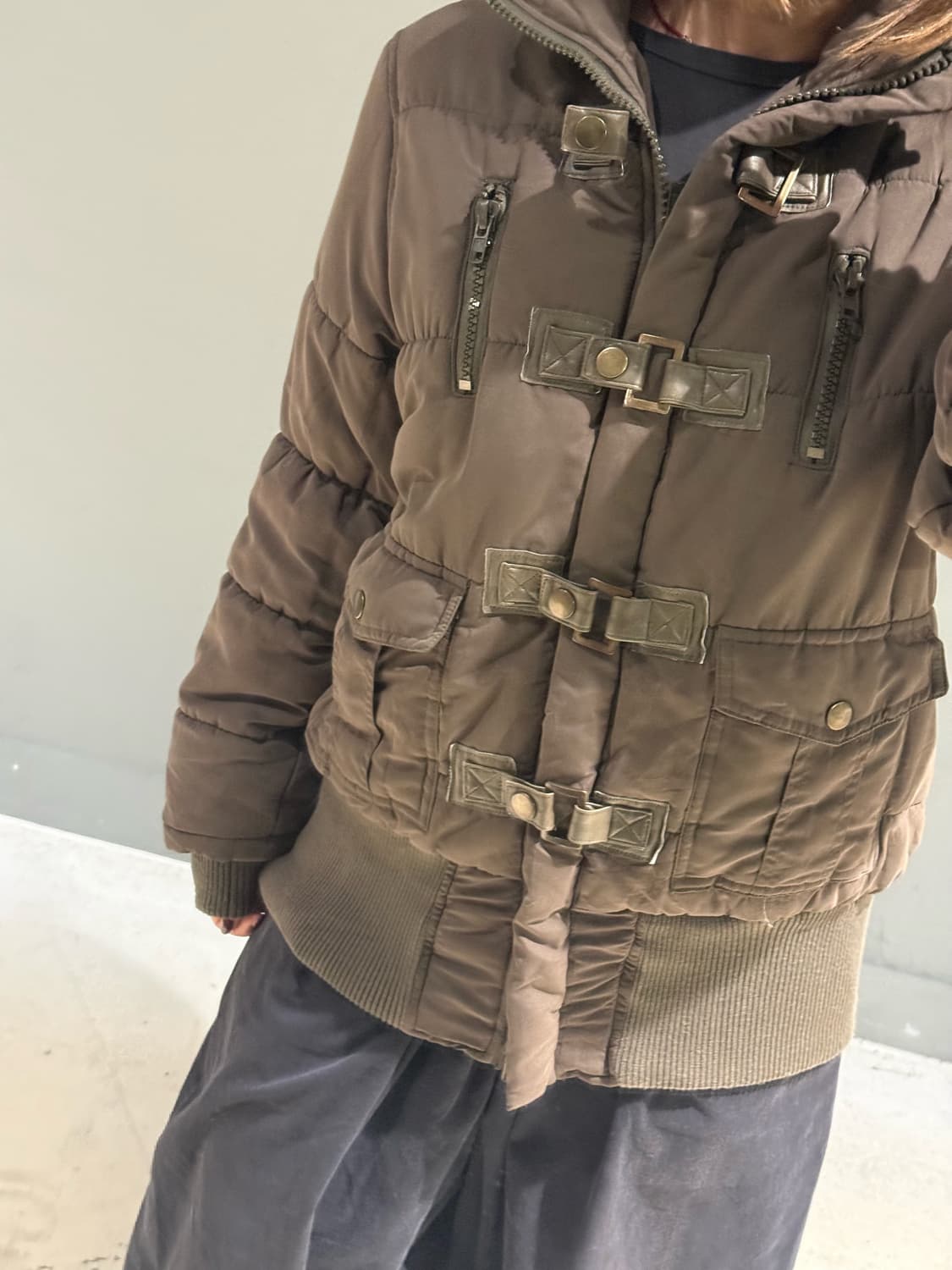 snap button detail high-neck padding 상품이미지4