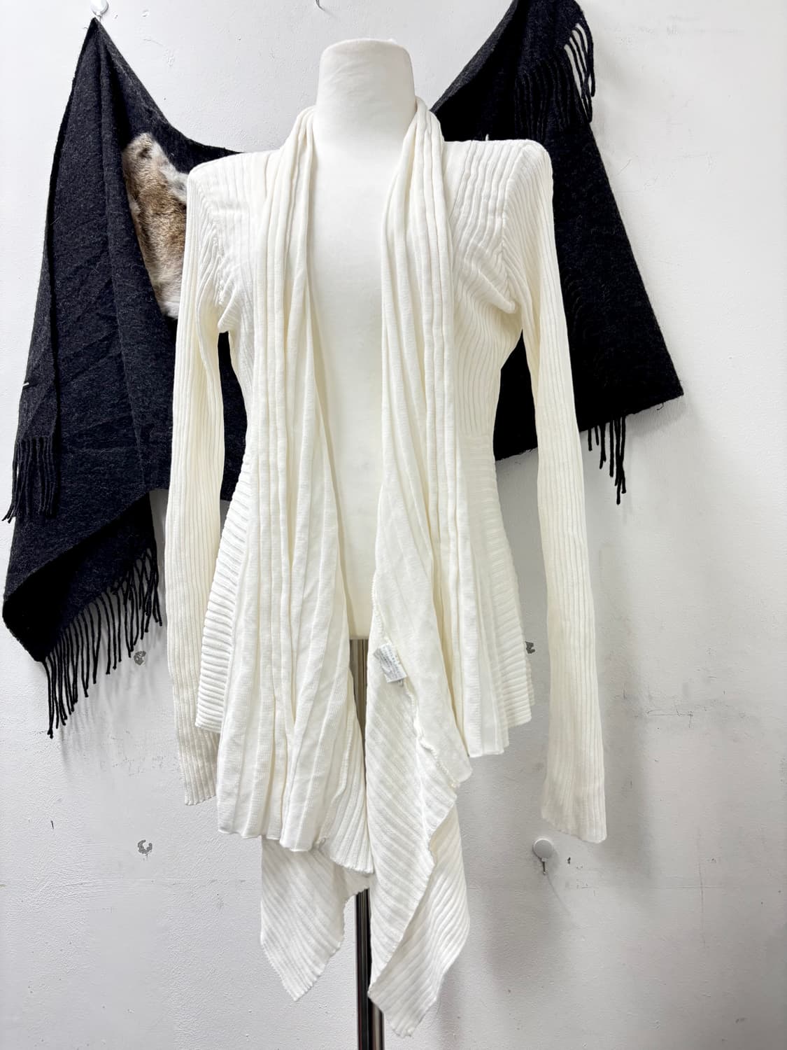 “Vintage” 00s White Draped Cardigan 상품이미지1