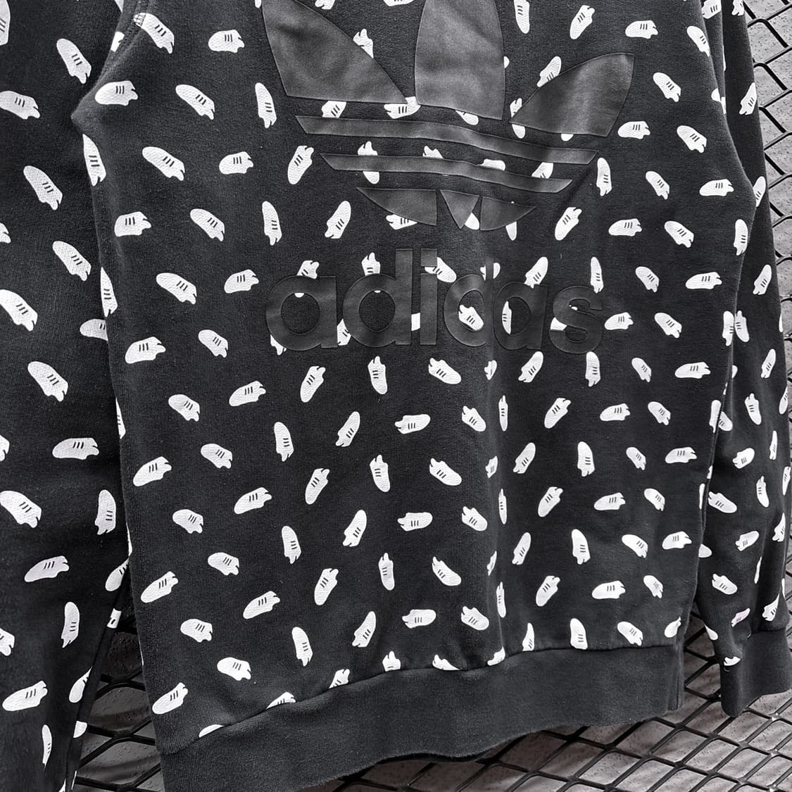 아디다스 슈퍼스타 아트그래픽 스웻셔츠 로고프린팅 디테일 블랙 상품이미지5