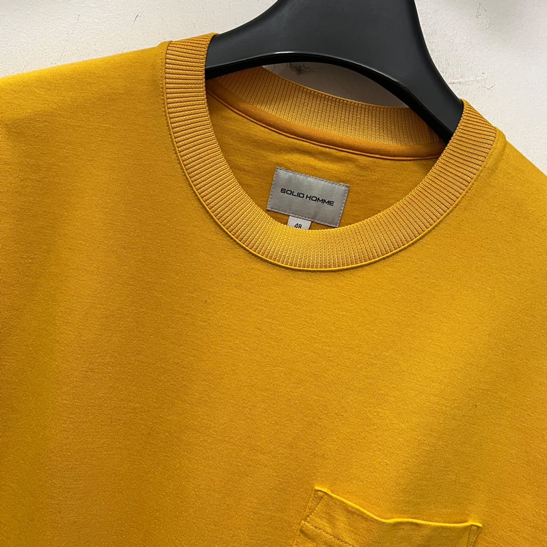 솔리드옴므 머스타드 옐로우 오버핏 포켓 반팔티 100 상품이미지3