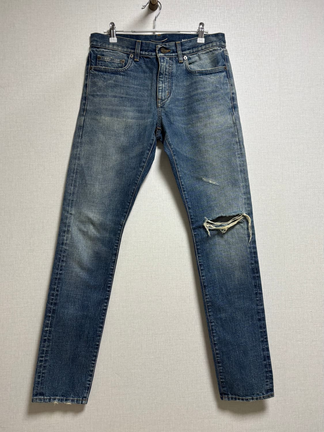 SAINT LAURENT PARIS 생로랑 디스트로이드 슬림핏 진 상품이미지1