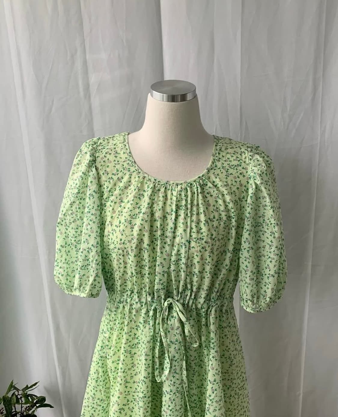 연두색 셔링 퍼프 원피스 상품이미지2