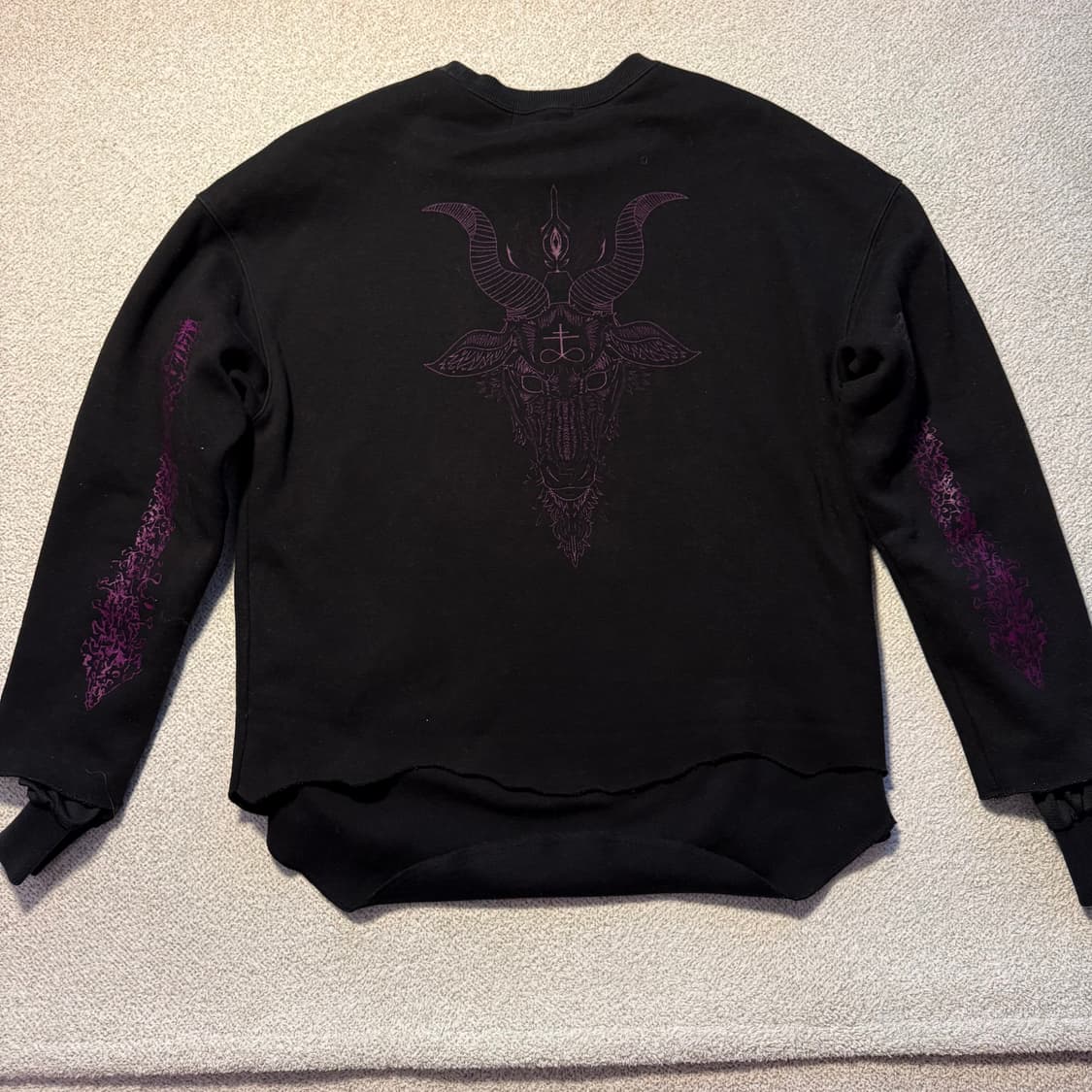 All eyes on you 레이어드 염소 맨투맨 상품이미지2