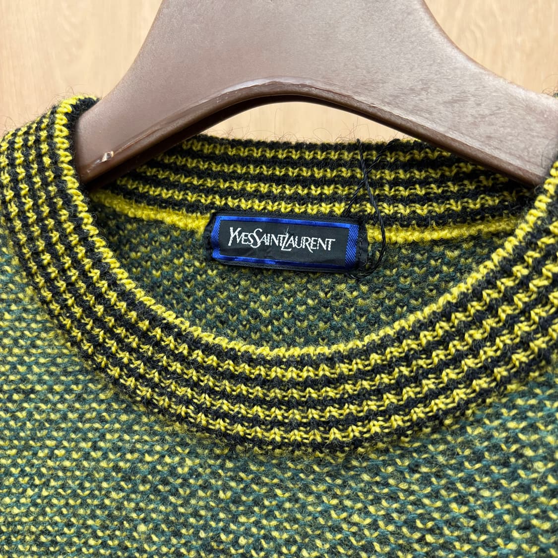 입생로랑 라운드넥 긴팔 울 니트 헤링본 스트라이프 패턴 디테일 그린 상품이미지6