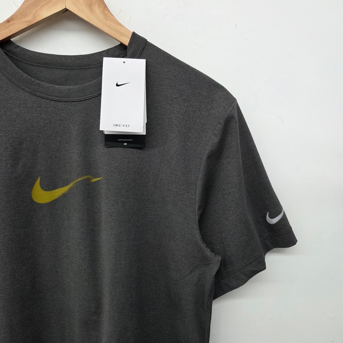 나이키 스우시 반팔 티셔츠 회색 남m 상품이미지3