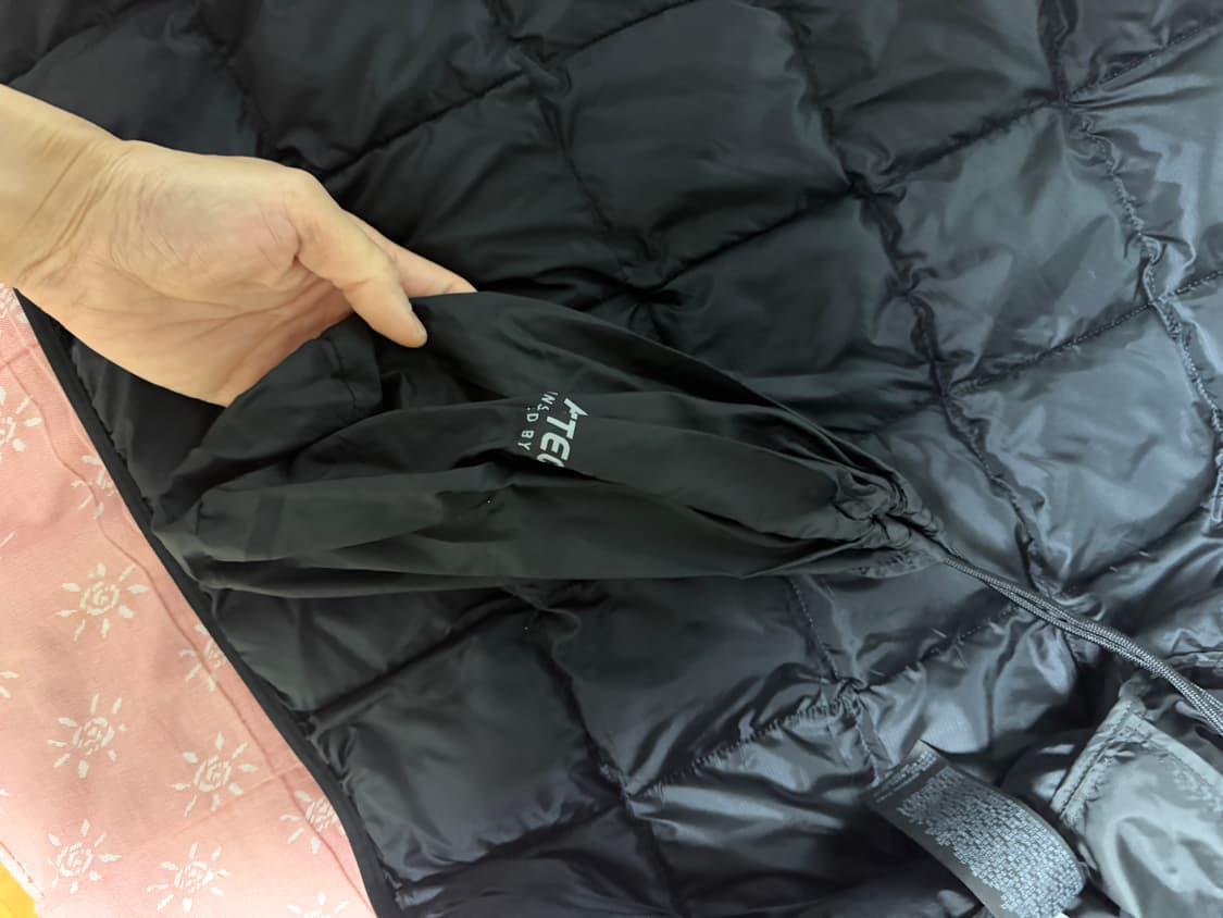 유니클로 퍼프테크 베스트 블랙 L사이즈 새상품급 판매 상품이미지6