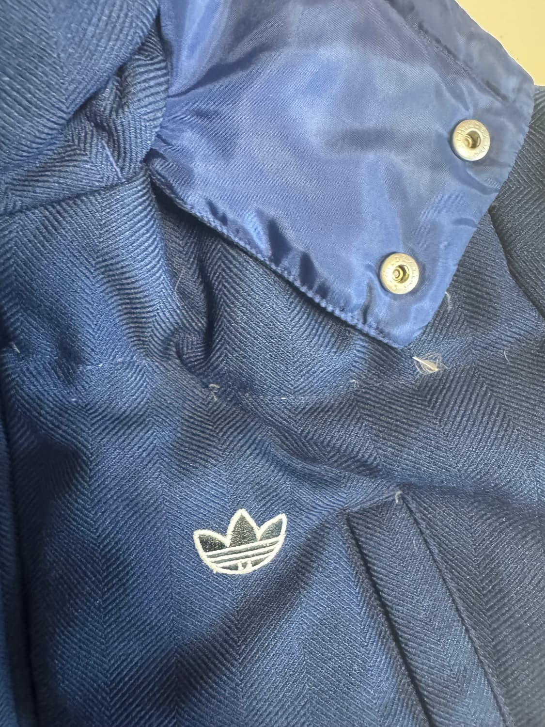 (105)아디다스 네이비 헤링본 후드 패딩 상품이미지4