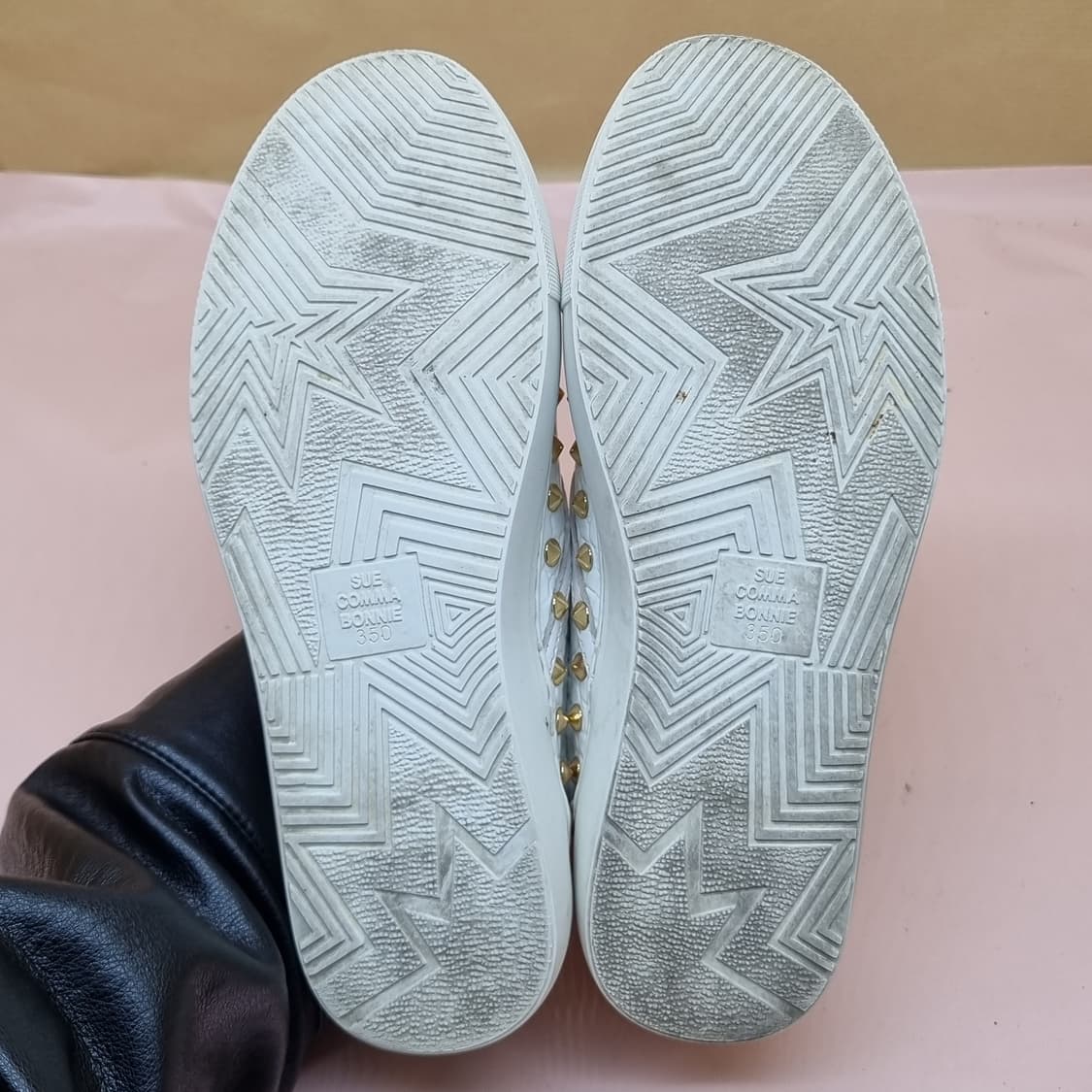 슈콤마보니 스터드 여성 슬립온 220 상품이미지3