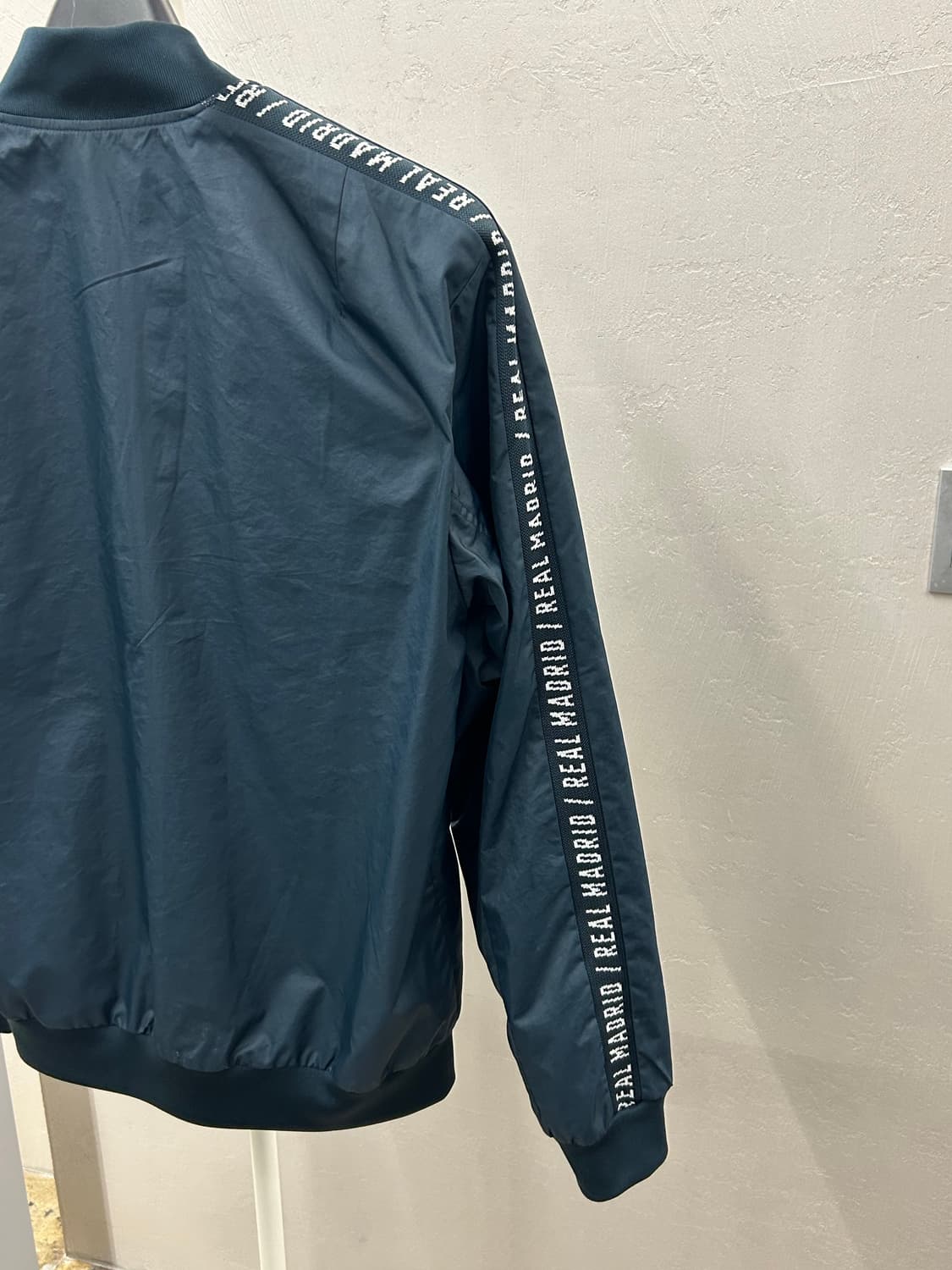 아디다스 레알마드리드 네이비 바람막이 상품이미지8