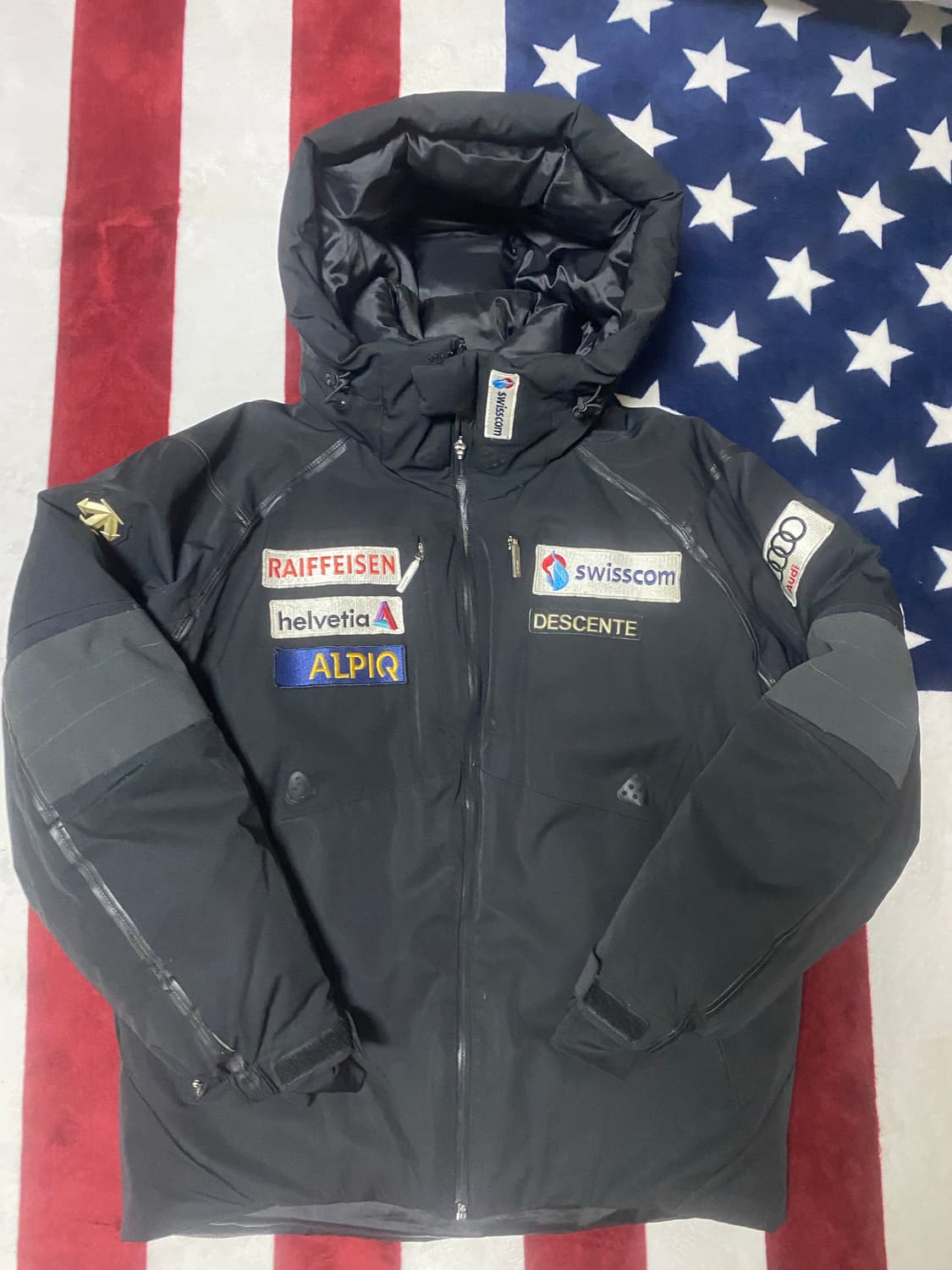 데상트 리미티드 스위스 한정판 패딩 상품이미지1