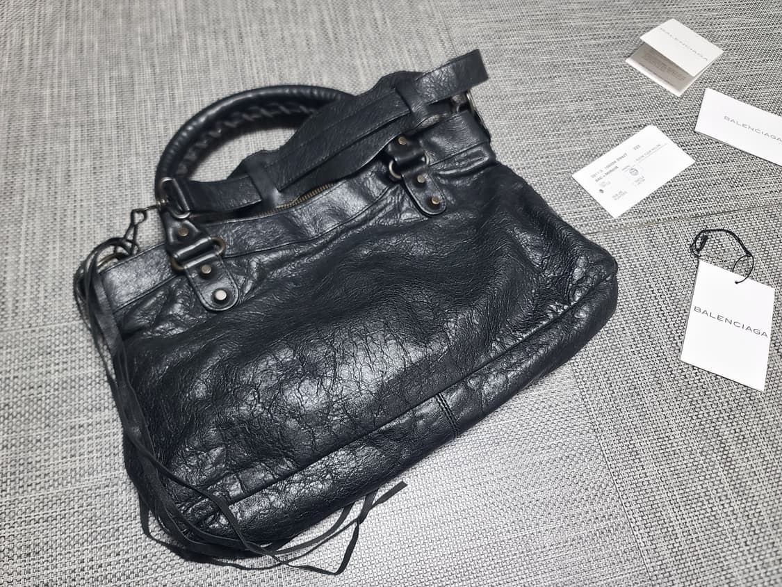발렌시아가 퍼스트백 모터백 르시티 퍼스트백 숄더백 블랙 상품이미지7
