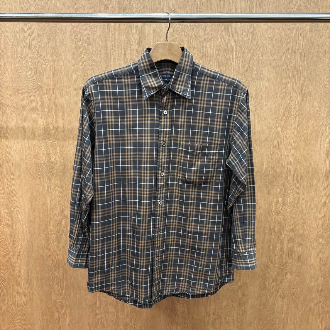 버버리 런던 코튼 긴팔 체크 셔츠 원 포켓 디테일 레귤러핏 브라운 상품이미지2