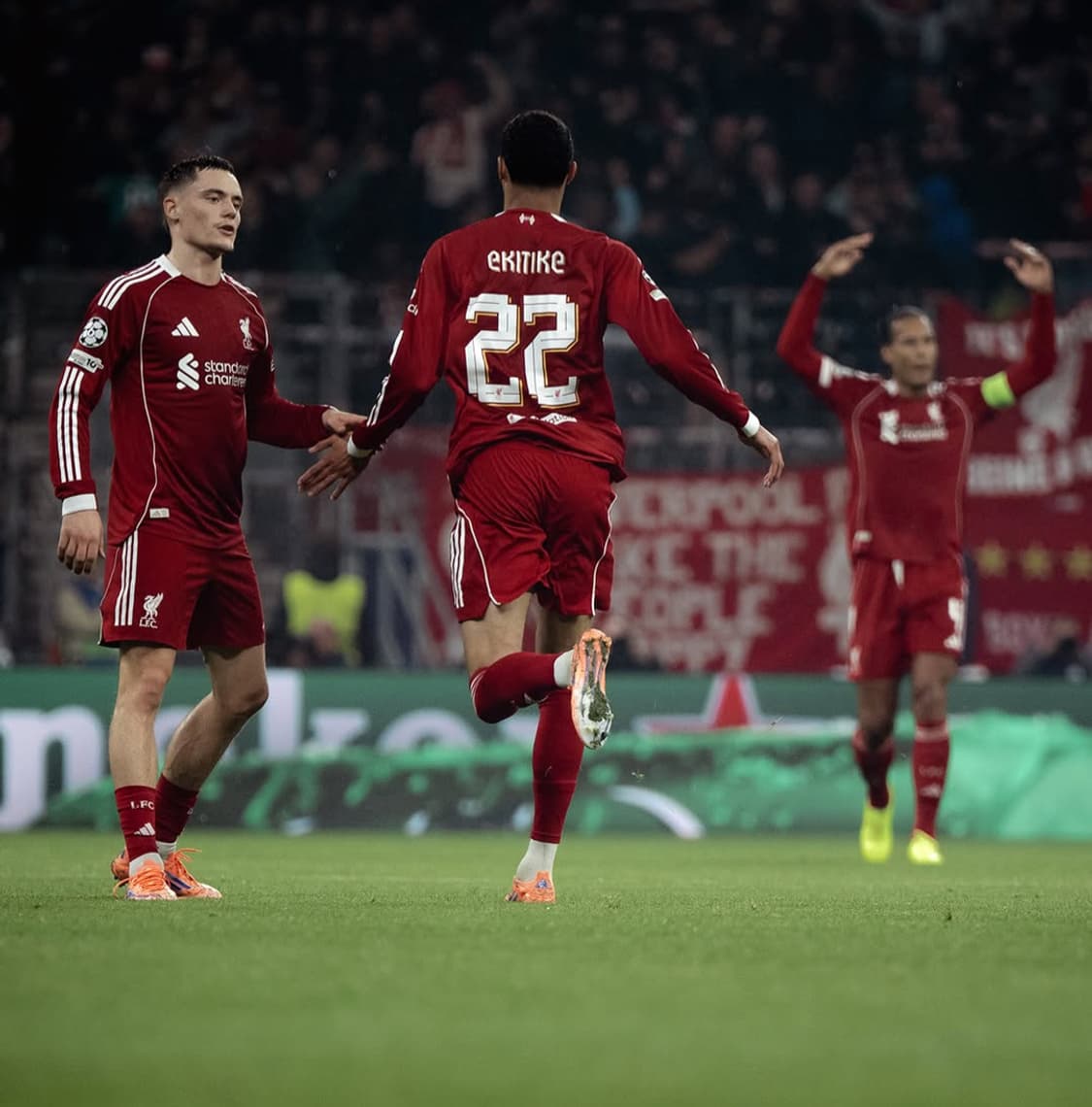 25-26 리버풀 홈 에키티케 챔스패치 긴팔 유니폼 XL사이즈 상품이미지10