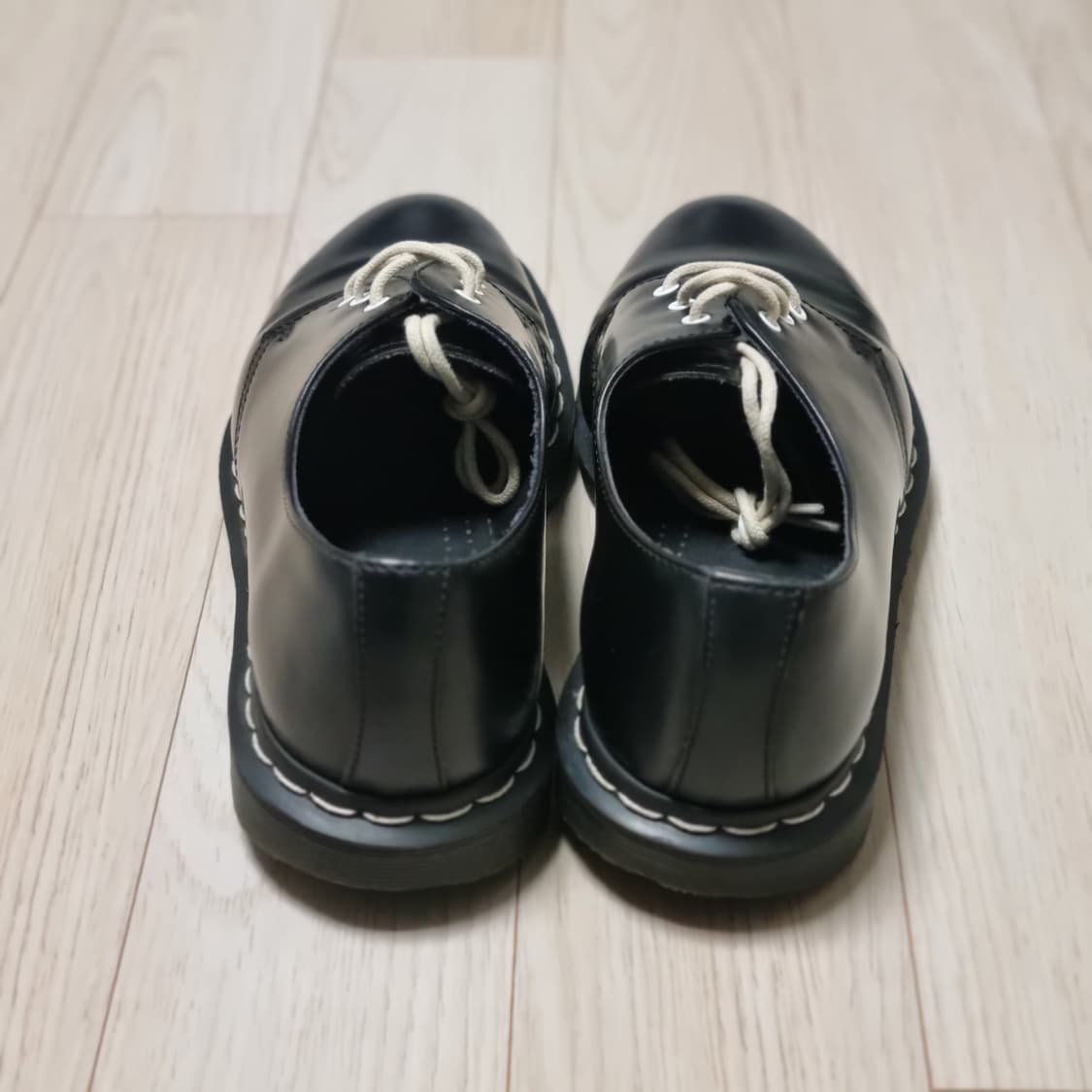 UK7(260) 닥터마틴 화이트스티치 블랙 3홀구두 aw004 gv12n 상품이미지5