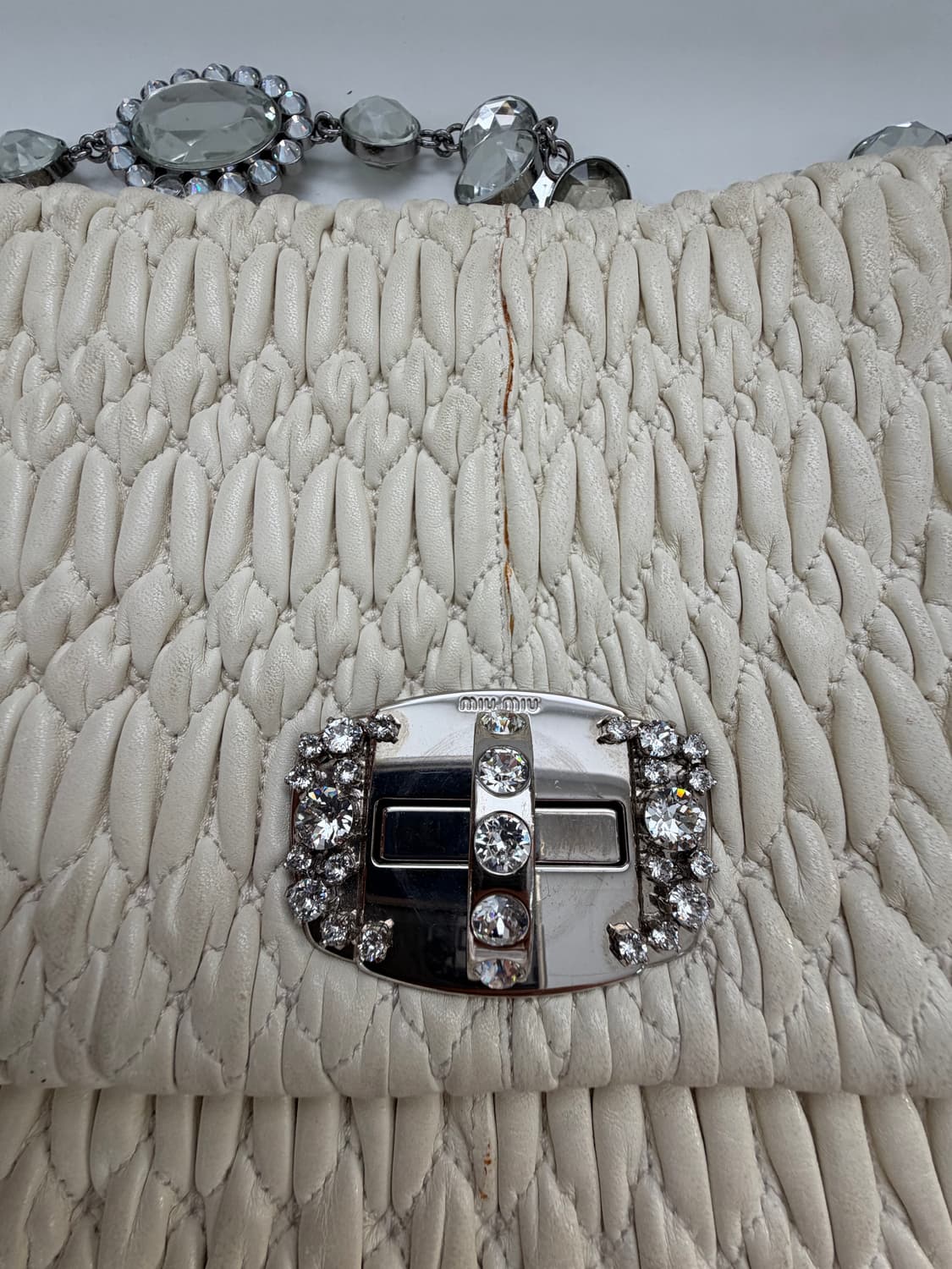 정품) 미우미우 크리스탈 마테라쎄 나파가죽 숄더백 상품이미지3