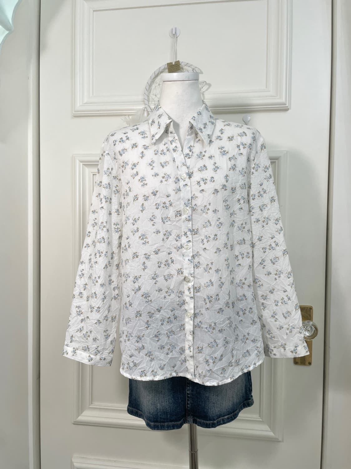 white blue flower crease loose shirt 상품이미지1
