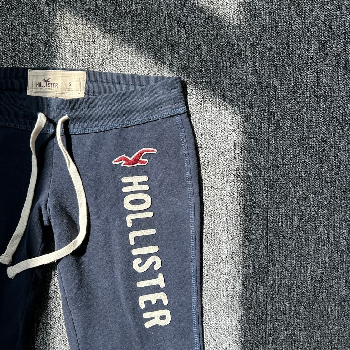 홀리스터 로우라이즈 네이비 부츠컷 트레이닝 팬츠 상품이미지2