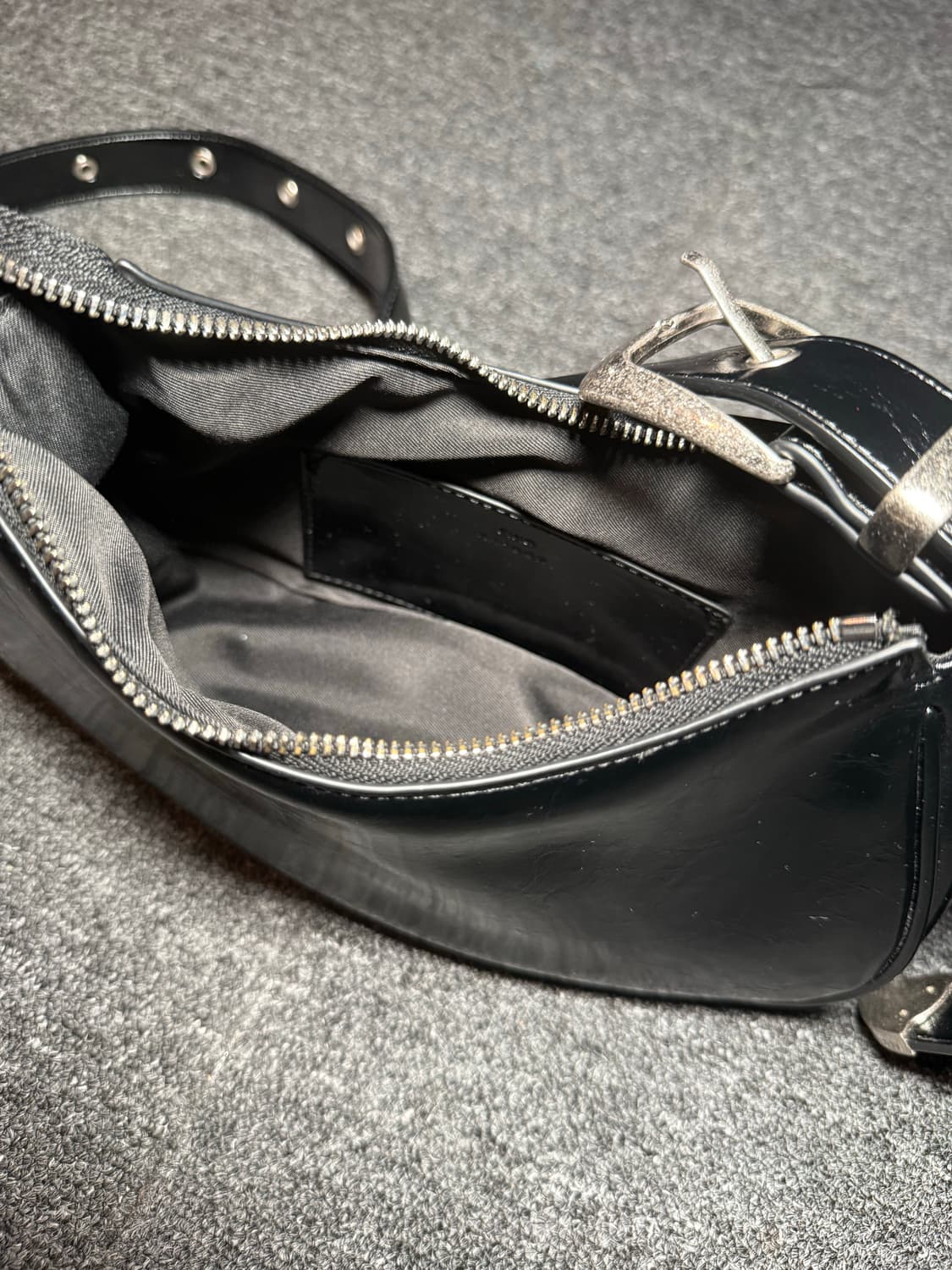 파인드카푸어 벨티백 25 크링클드 / 블랙 상품이미지4