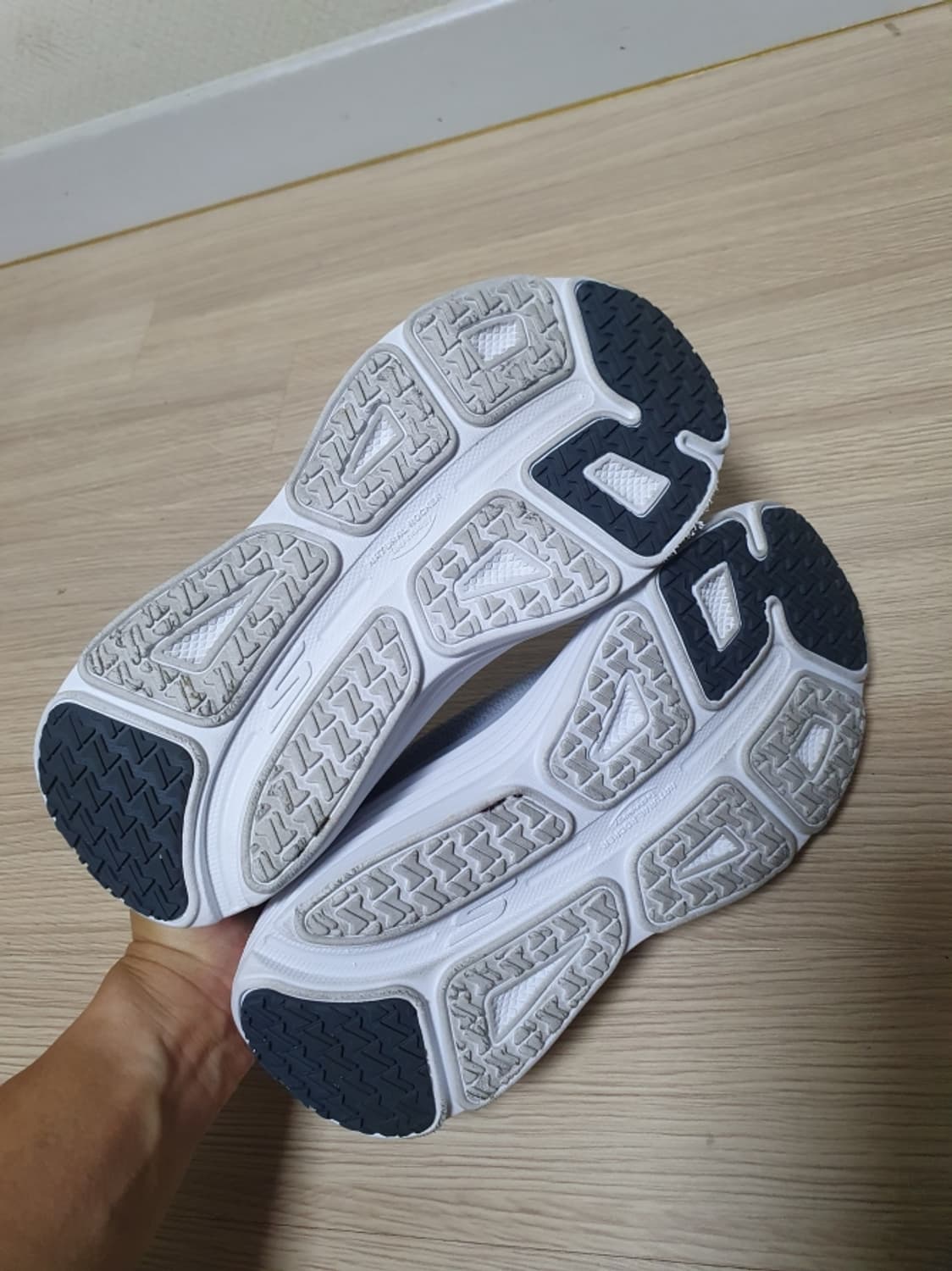 스케쳐스 맥스쿠션 슬립온 235 상품이미지7