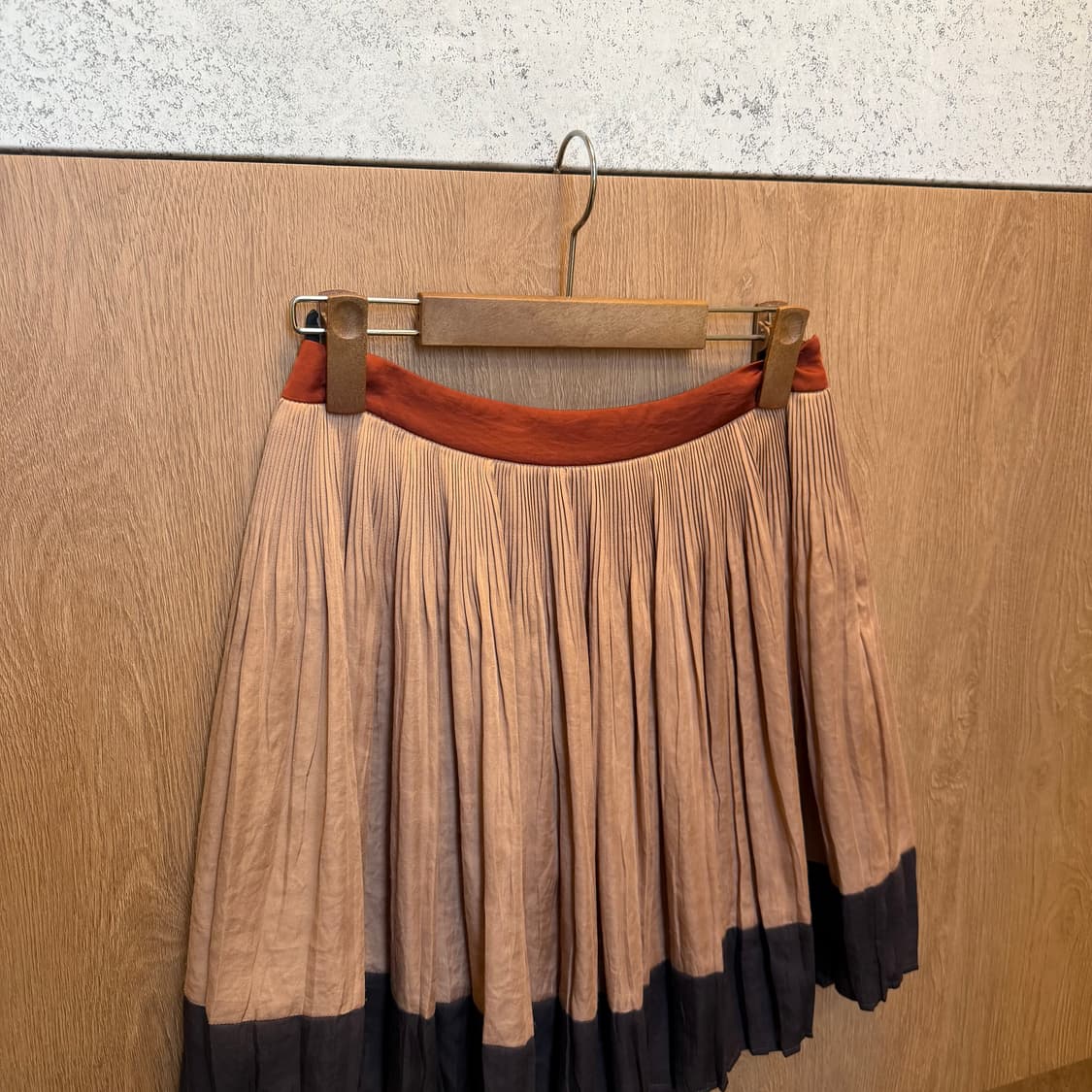 랑방 플리츠 미디 스커트 블랙 배색 디테일 플레어핏 베이지 브라운 상품이미지6