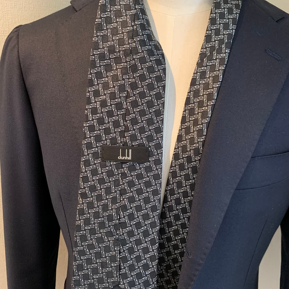 던힐(dunhill) 기하학적 패턴 블랙넥타이 명품 A등급 상품이미지2
