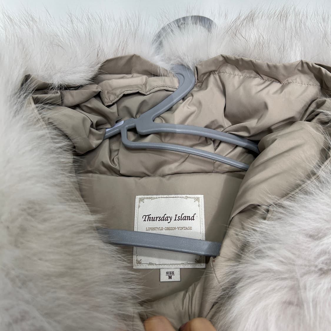 써스데이아일랜드 폭스퍼 롱패딩 90 상태최상 빵빵함 상품이미지2