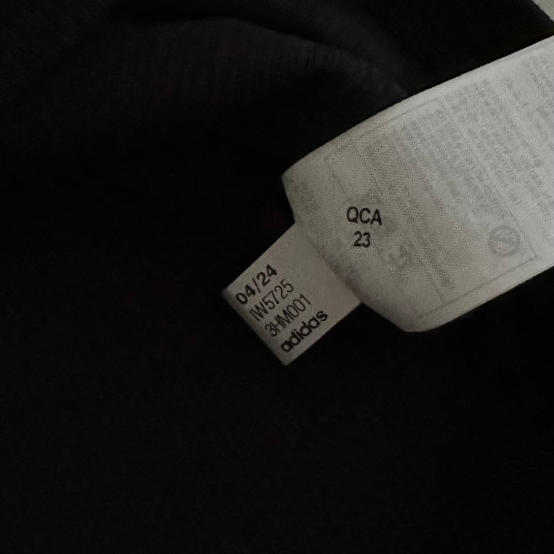 아디다스 에션셜 크롭 긴팔 티 상품이미지3