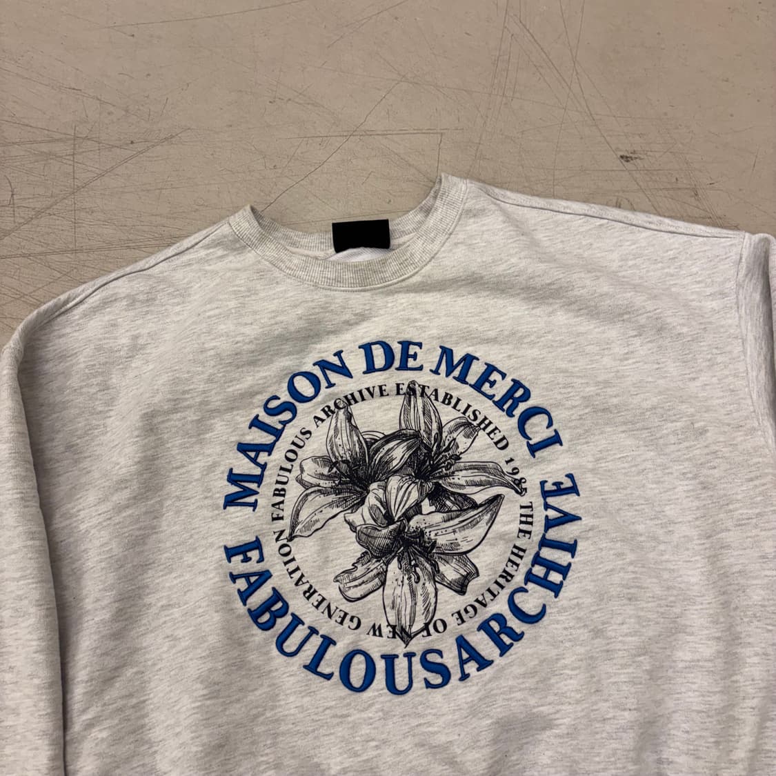 패블러스아카이브 빅로고 크롭 맨투맨 상품이미지2