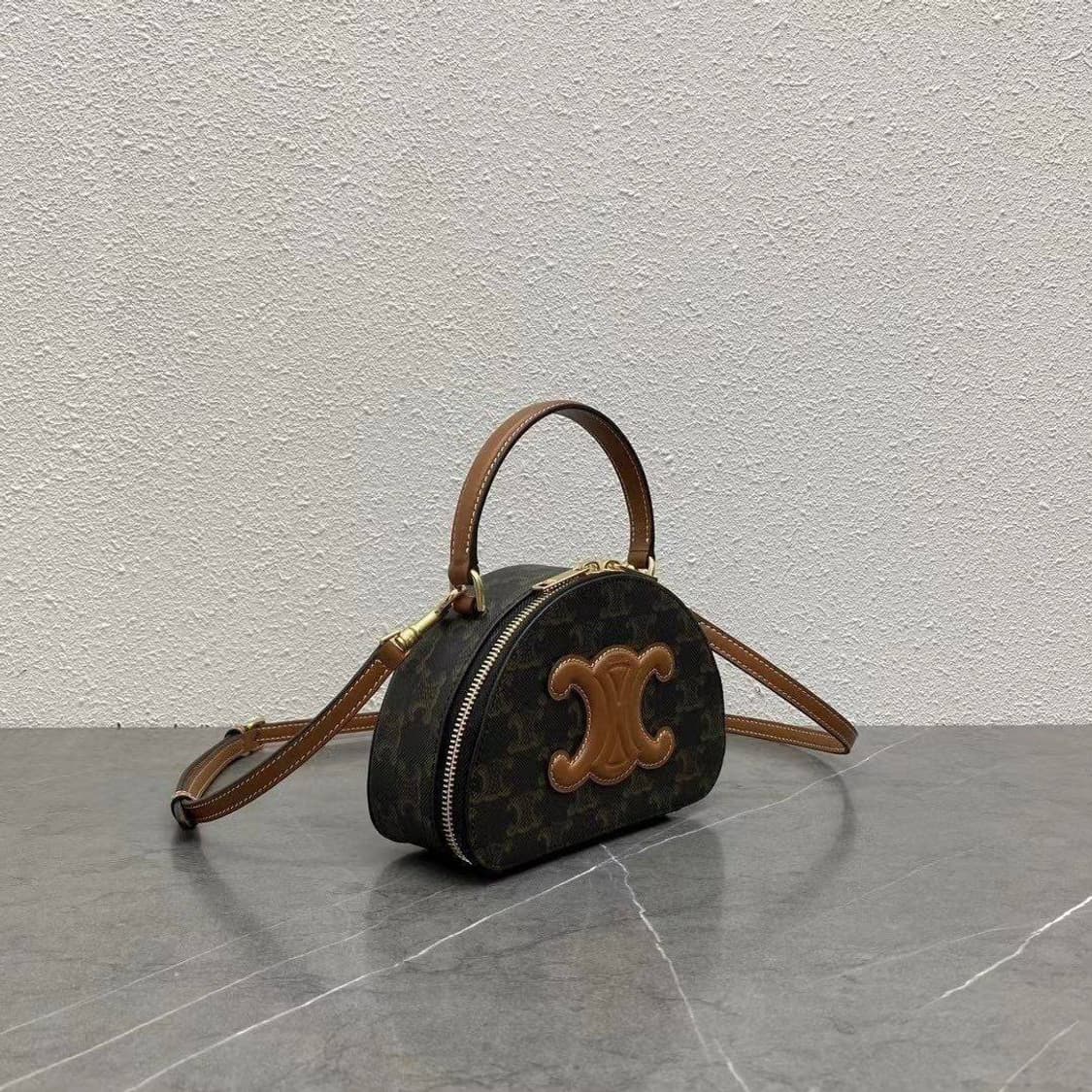 셀린느(Celine) 하프 문 케이스(Half Moon Case) 상품이미지6