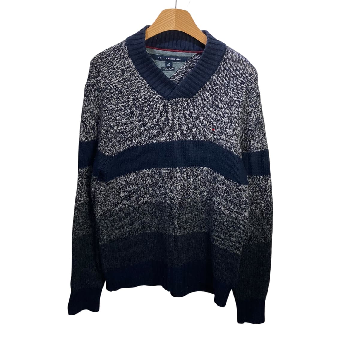 타미힐피거 브이넥 배색 보카시 니트 상품이미지2