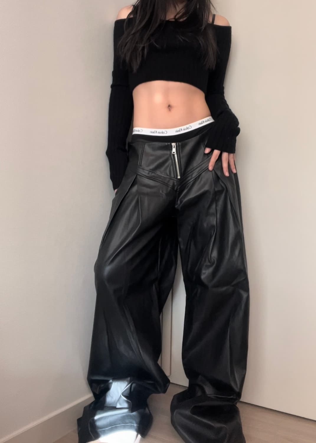 black leather wide-fit pants 상품이미지4