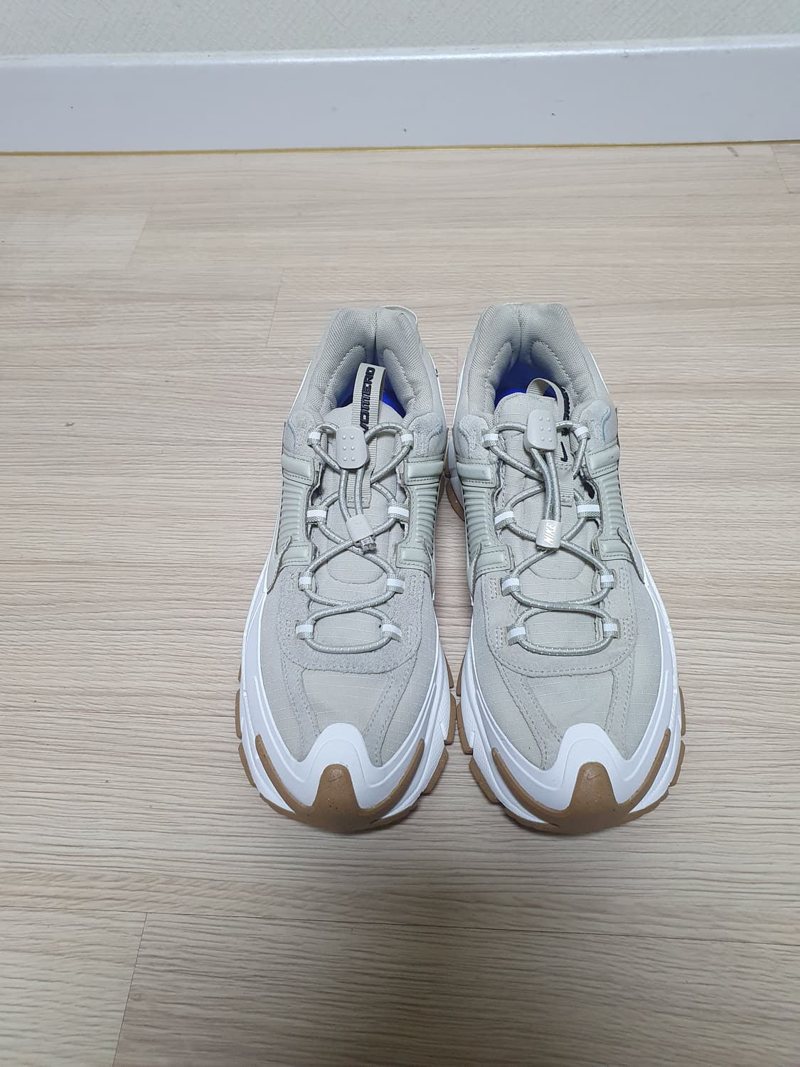 나이키 줌 보메로 룸 세일:검 라이트 스톤 255 상품이미지3